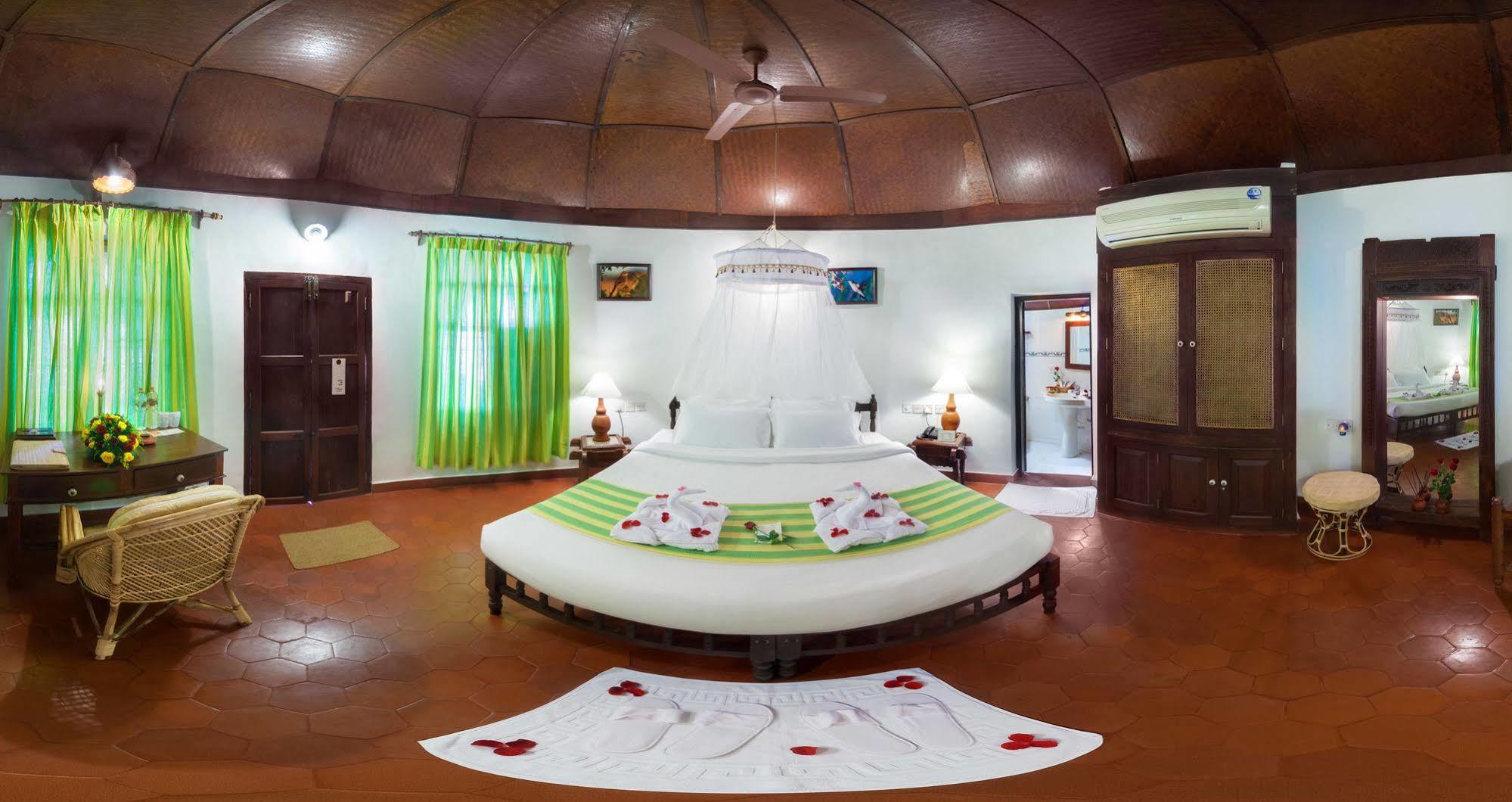 Soma Manaltheeram Ayurveda Beachvillage Kovalam Extérieur photo
