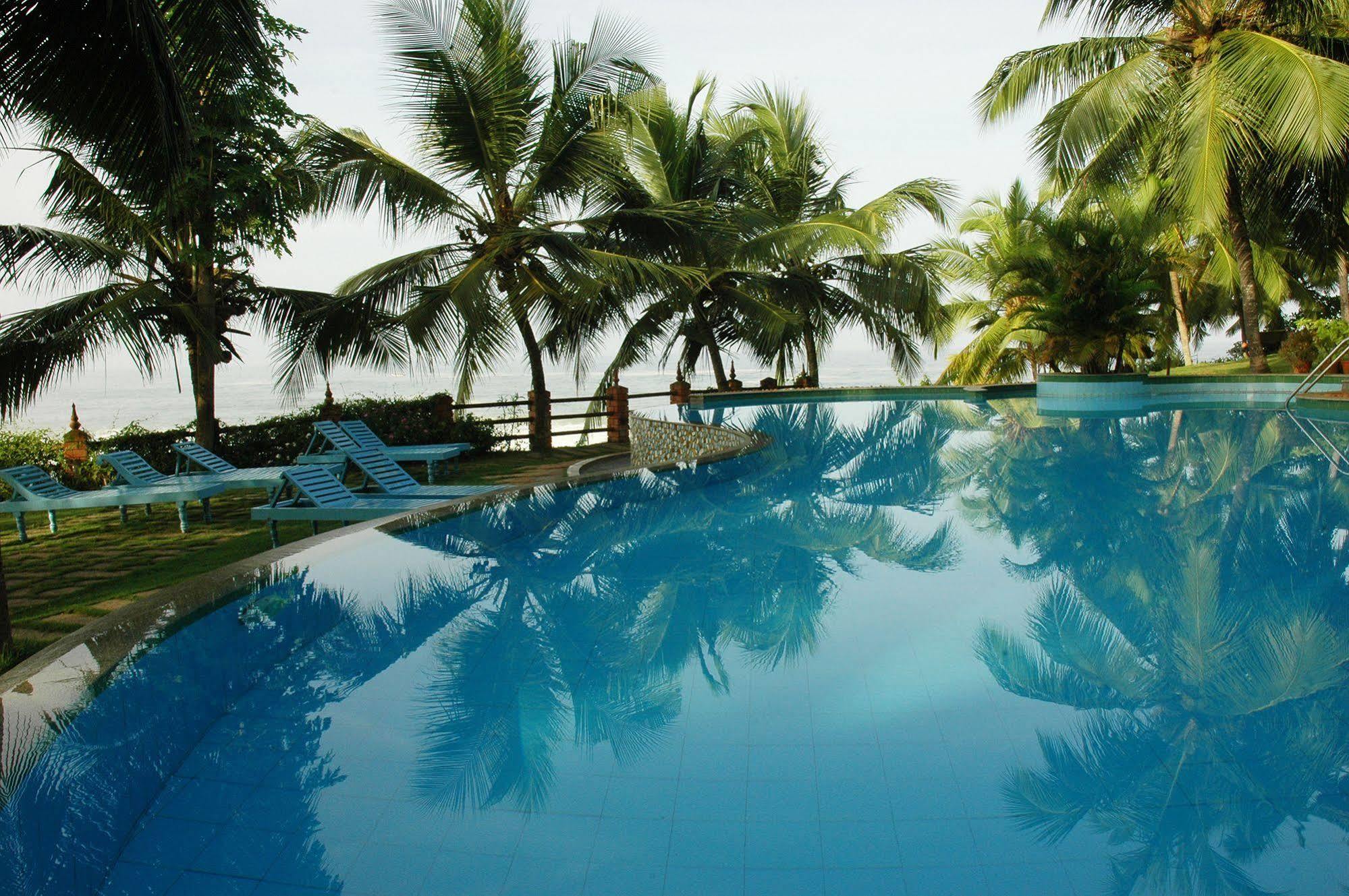 Soma Manaltheeram Ayurveda Beachvillage Kovalam Extérieur photo